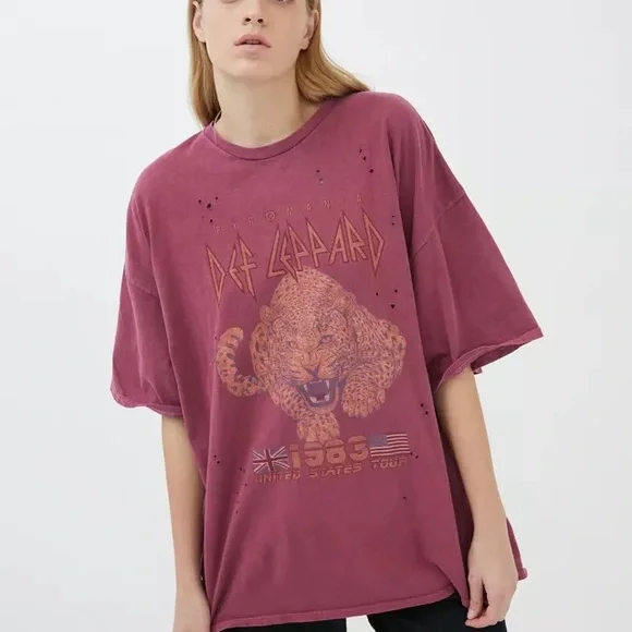 Urban Outfitters Def Leppard 1983 Tour Oversized Tee - Picture 2 of 6